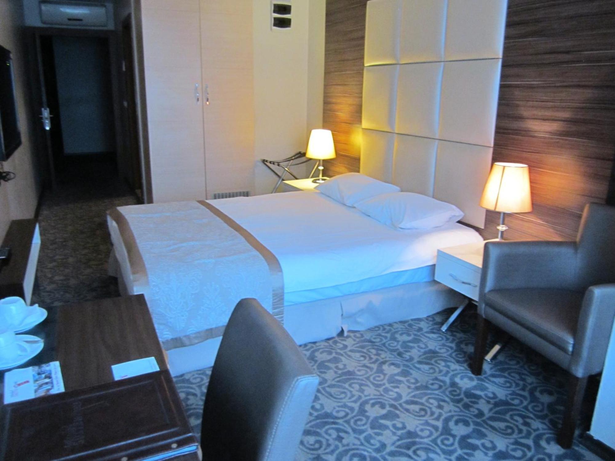 Derpa Suite Hotel Istanboel Buitenkant foto