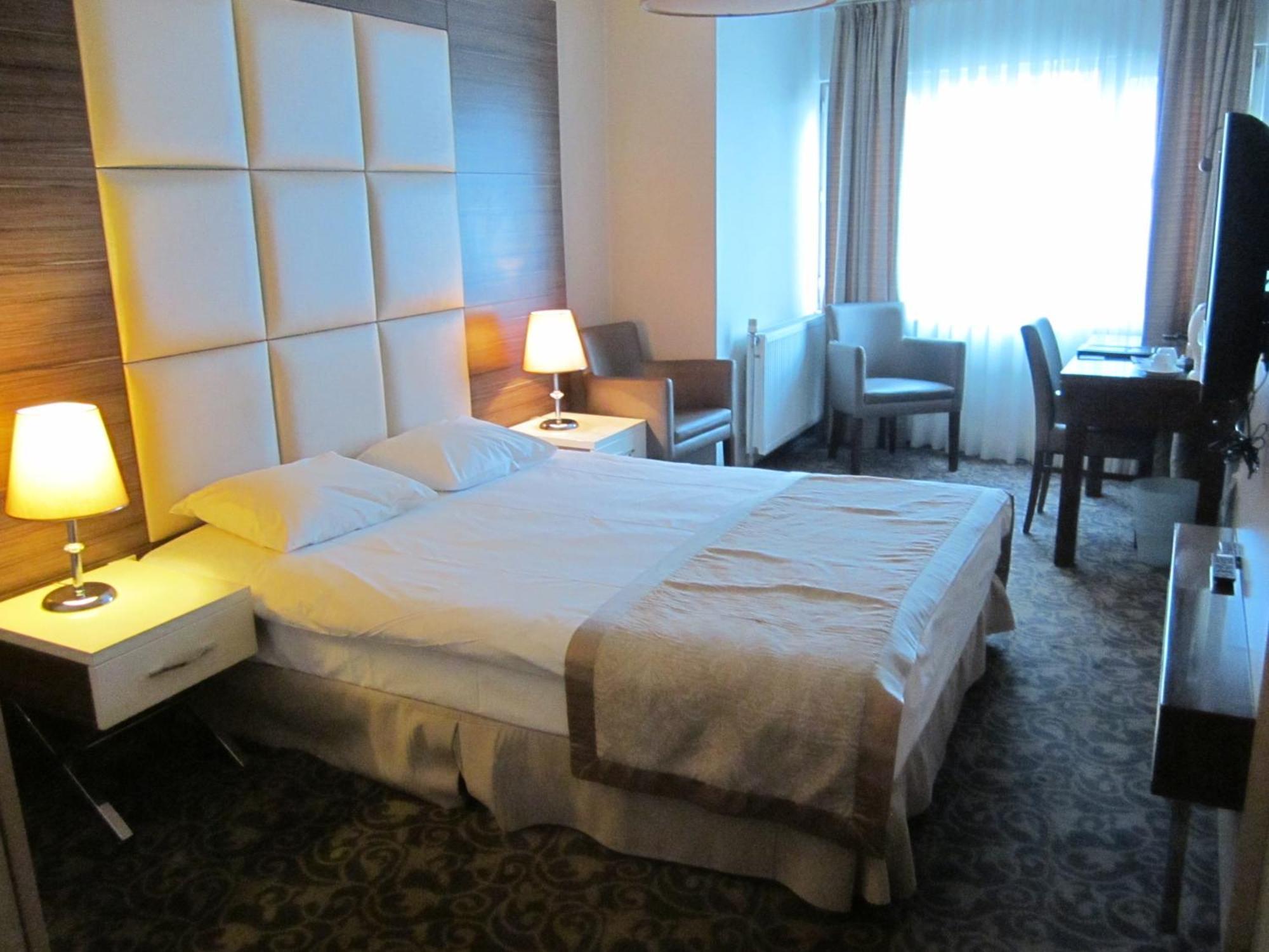 Derpa Suite Hotel Istanboel Buitenkant foto